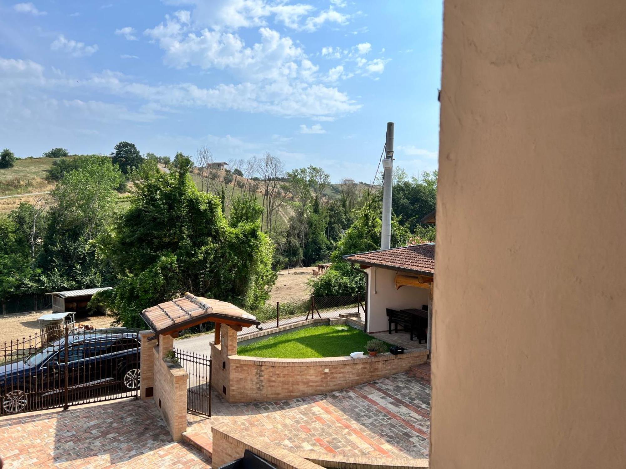 Country House Western Club Sant'Omero エクステリア 写真