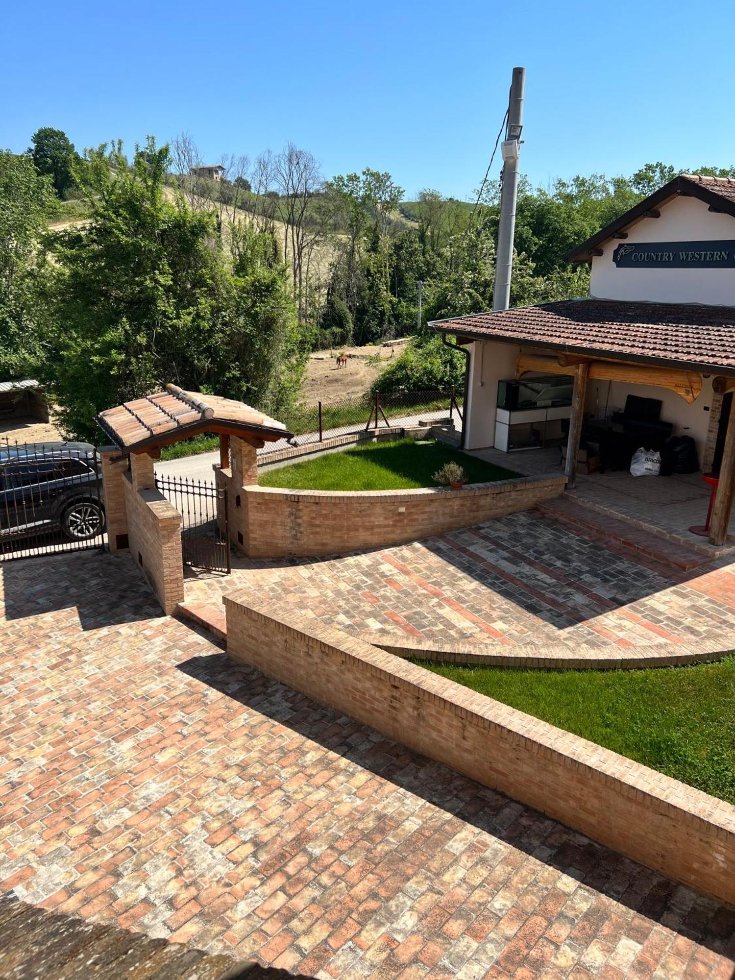Country House Western Club Sant'Omero エクステリア 写真